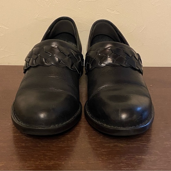 Born Size 6.5M Women's Black Leather Slip On Shoe D70903 - Picture 1 of 10